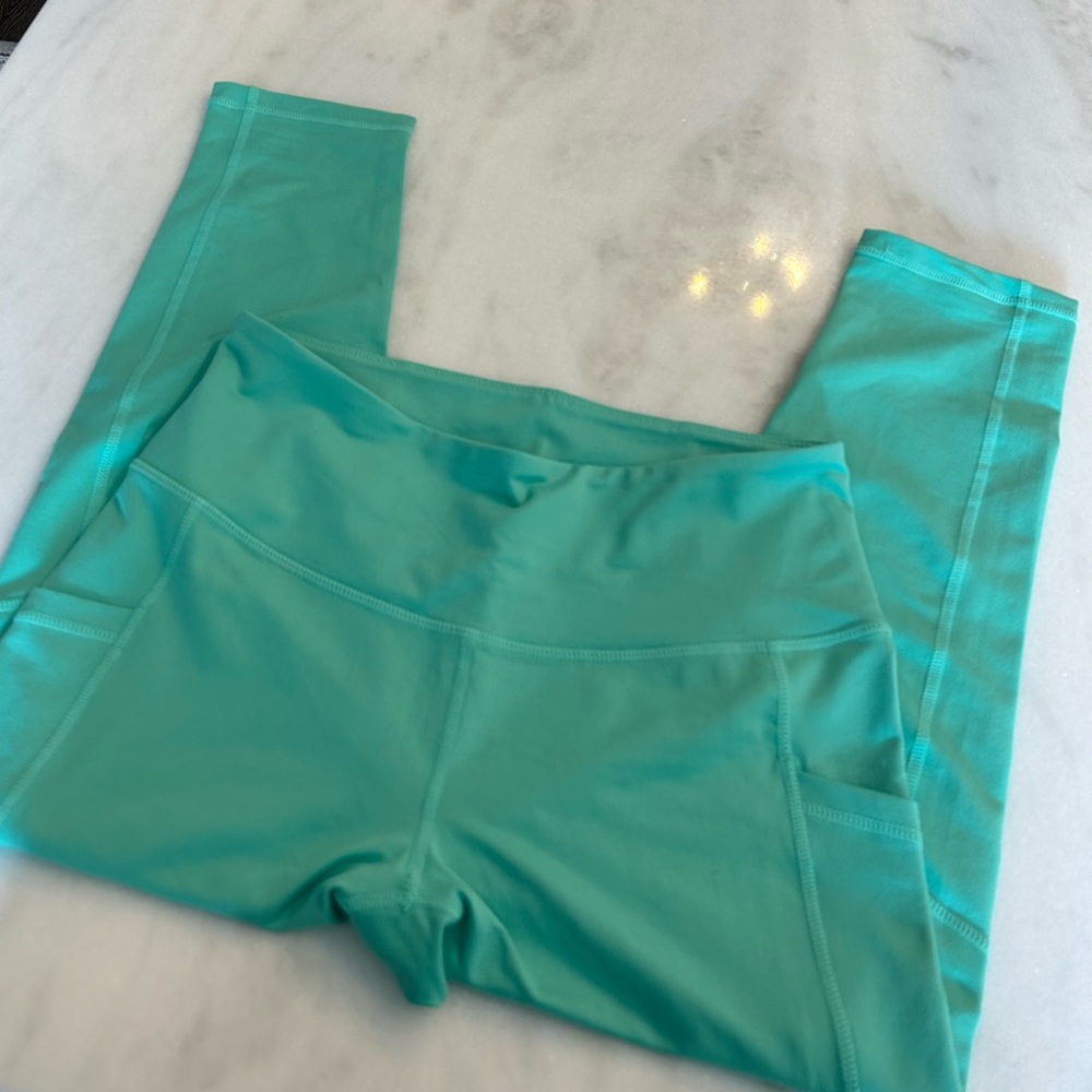 Z by Zella High Rise Side Pocket Crop Size Medium Approx 21” Mint Turquoise